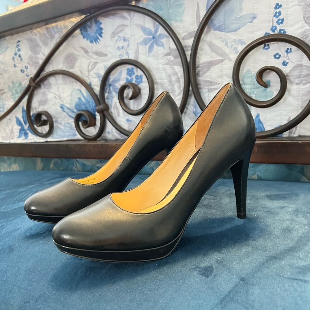 Cole Haan Nike Air size 8.5 black leather heel